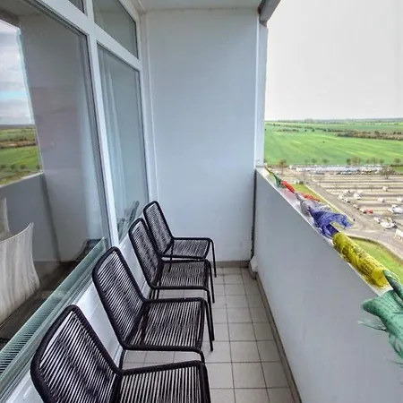 - Haus F, App 0f1401 דירה