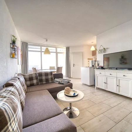 - Haus F, App 0f1401 דירה