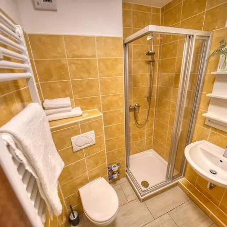 - Haus F, App 0f1401 דירה *
