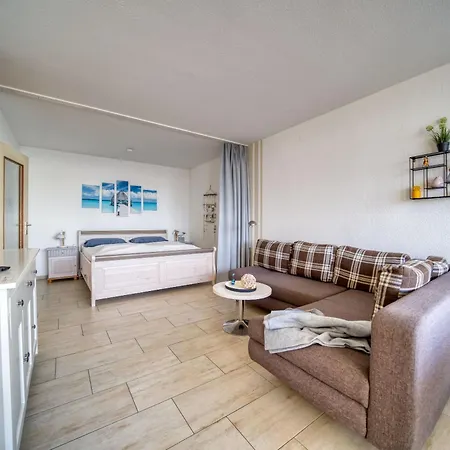 - Haus F, App 0f1401 דירה *